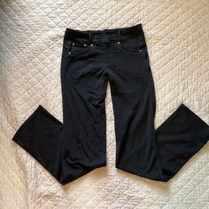 Stretchy outdoor pants